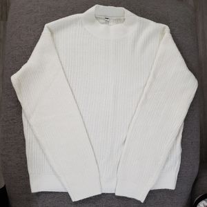 Uniqlo Size M White Mockneck Sweater